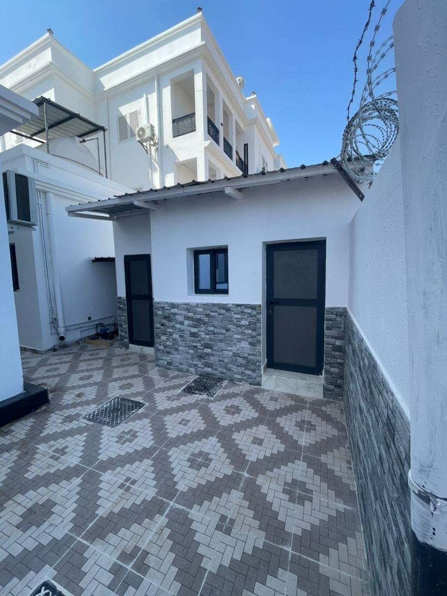 Villa contemporaine vue mer, 3 niveaux, quartier résidentiel calme à Haramous