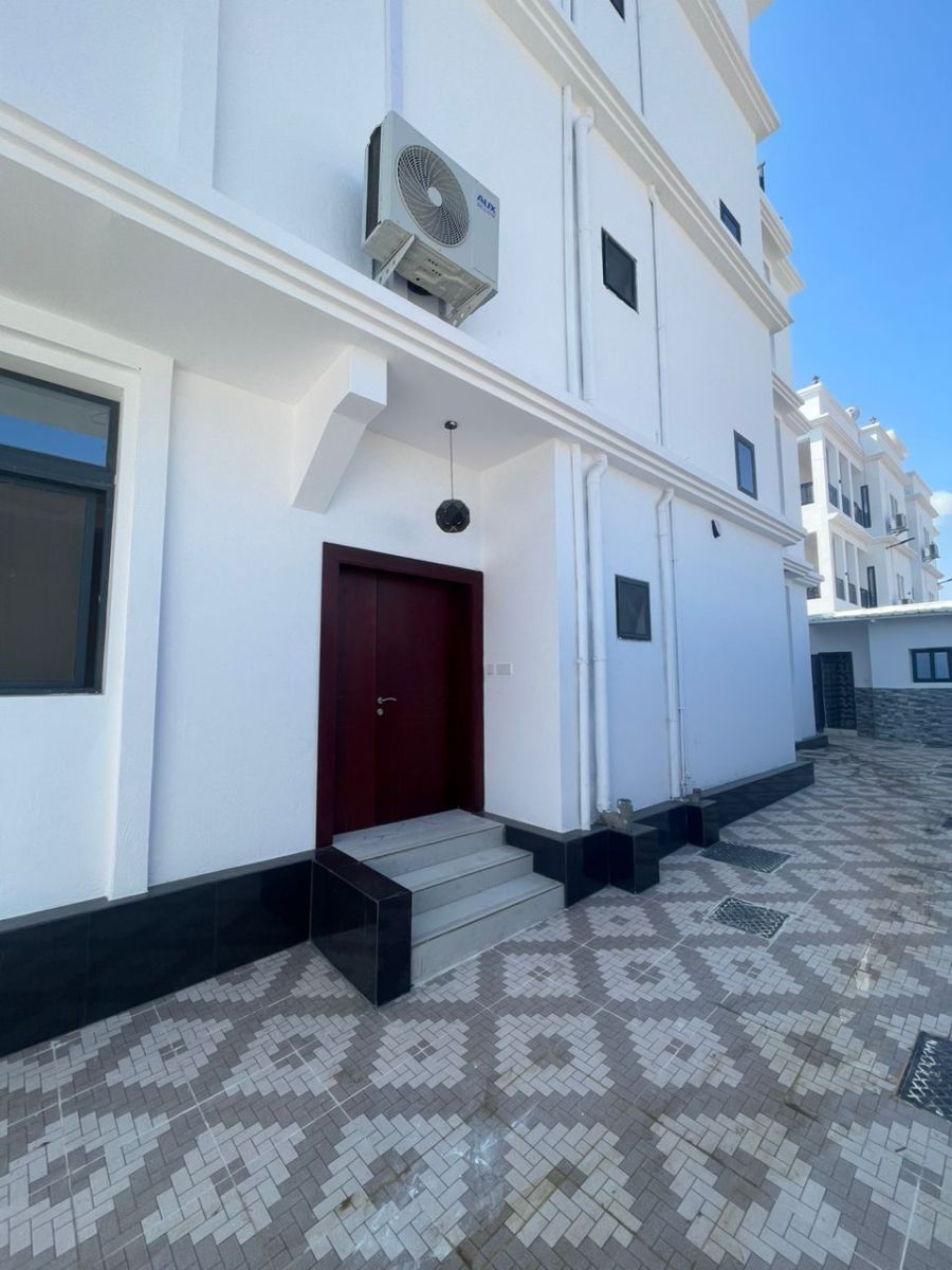 Villa contemporaine vue mer, 3 niveaux, quartier résidentiel calme à Haramous