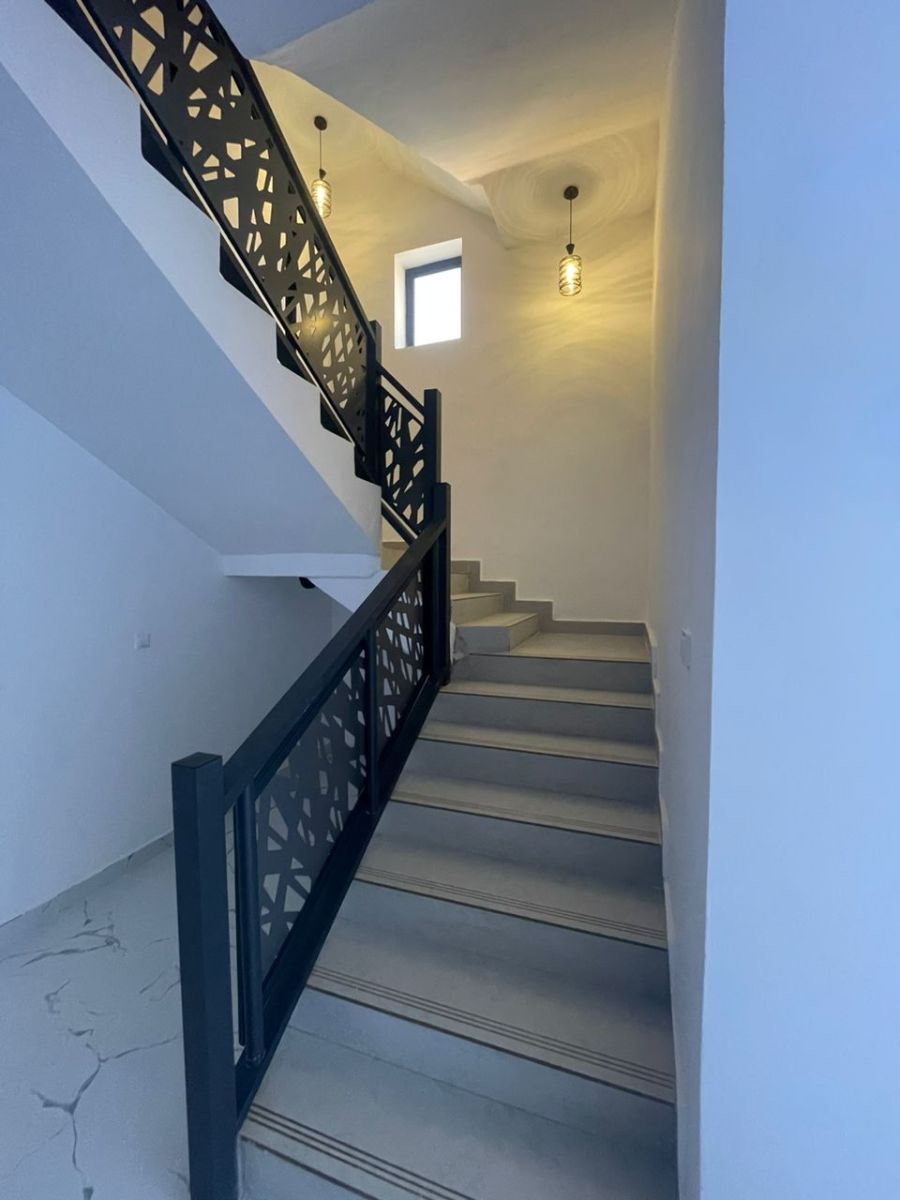 Villa contemporaine vue mer, 3 niveaux, quartier résidentiel calme à Haramous