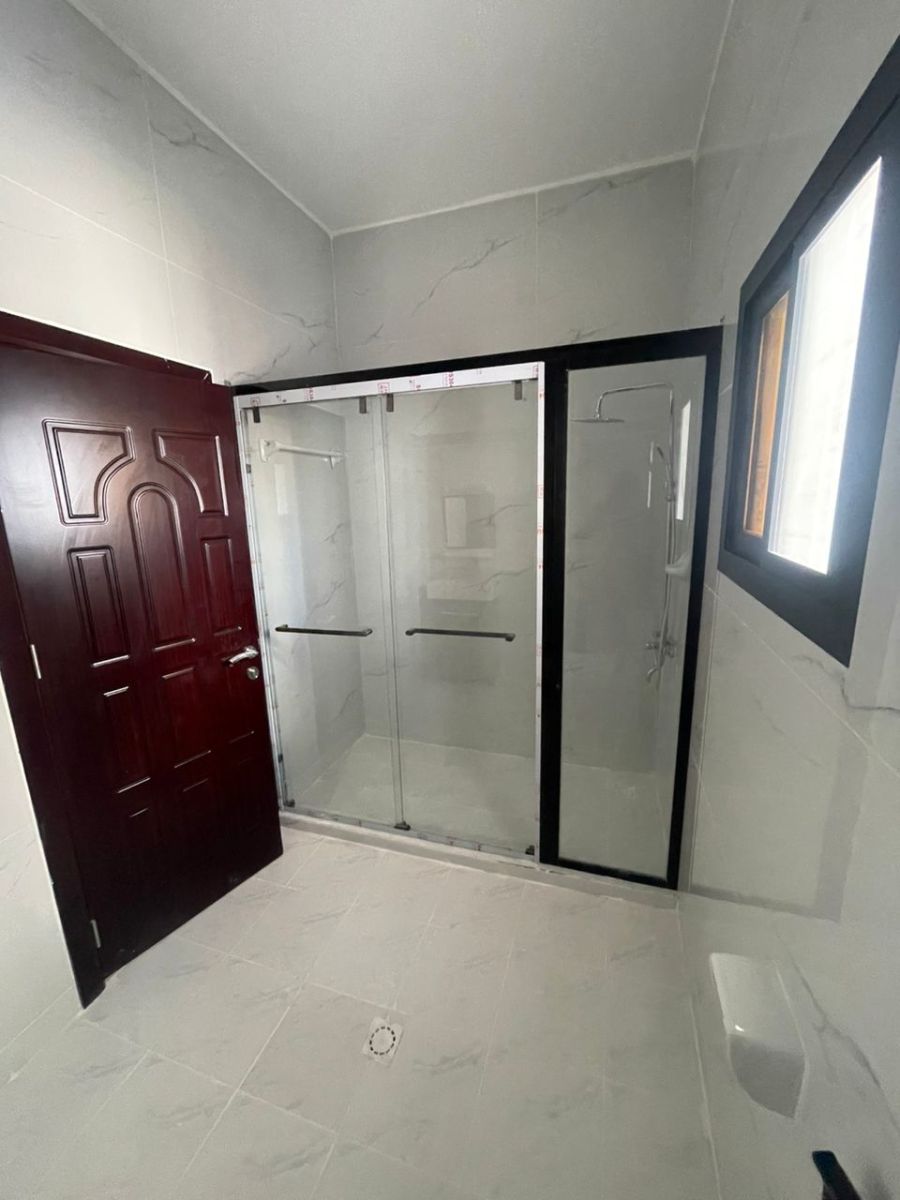 Villa contemporaine vue mer, 3 niveaux, quartier résidentiel calme à Haramous