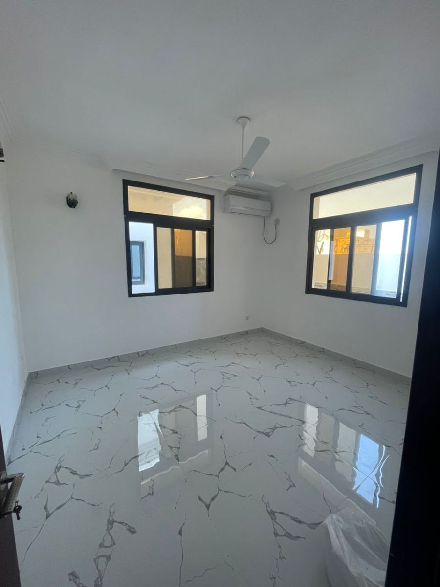 Villa contemporaine vue mer, 3 niveaux, quartier résidentiel calme à Haramous