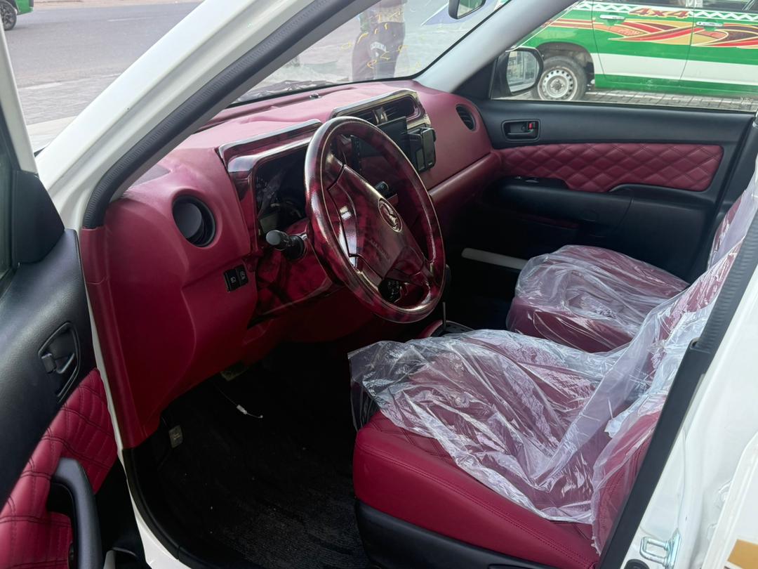 Toyota Probox 2020, tout neuf importé de Dubaï, boîte automatique, climatisation, écran Android, négociable