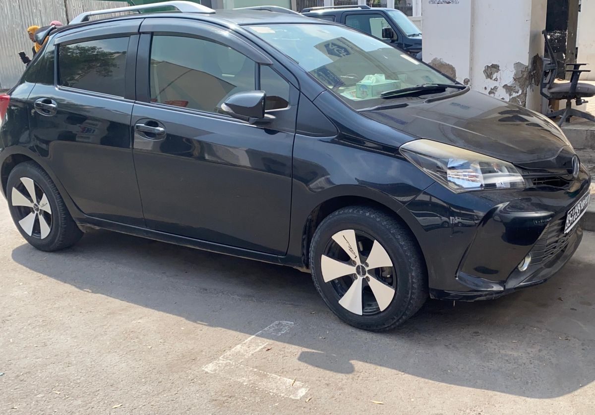 Toyota Vitz 2015, en excellent état, climatisation opérationnelle