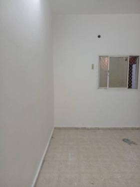 Maison F4 rénovée avec salle à manger à Barwaqo 1