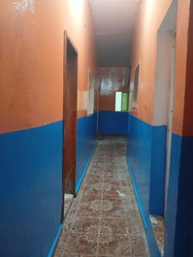 Maison F4 rénovée avec salle à manger à Barwaqo 1