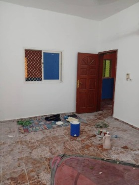 Maison F4 rénovée avec salle à manger à Barwaqo 1