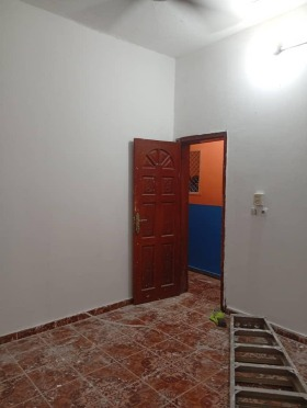 Maison F4 rénovée avec salle à manger à Barwaqo 1