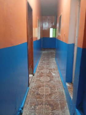 Maison F4 rénovée avec salle à manger à Barwaqo 1