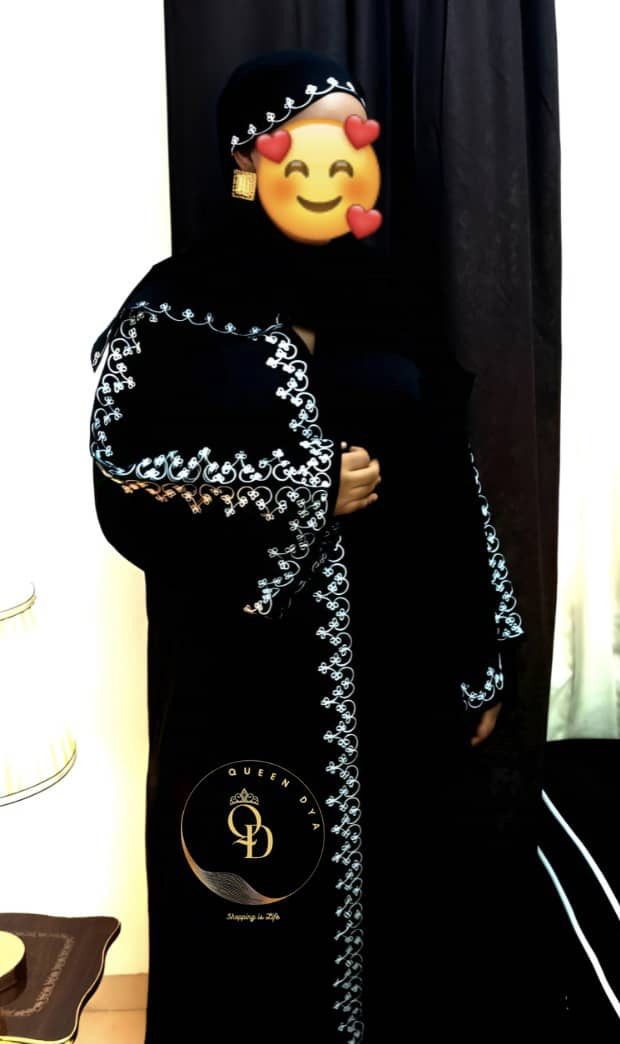 Abayas élégantes et sacs à main tendance