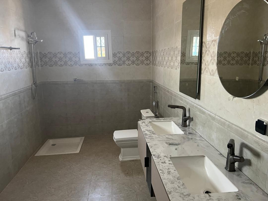 Villa R+2 à louer avec 6 chambres, parking et terrasse à Cité Dawaley