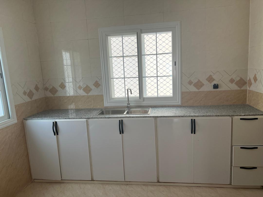 Villa R+2 à louer avec 6 chambres, parking et terrasse à Cité Dawaley