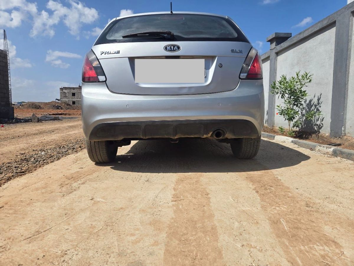 KIA Pride 2011, boîte Automatique, essence, très bon état