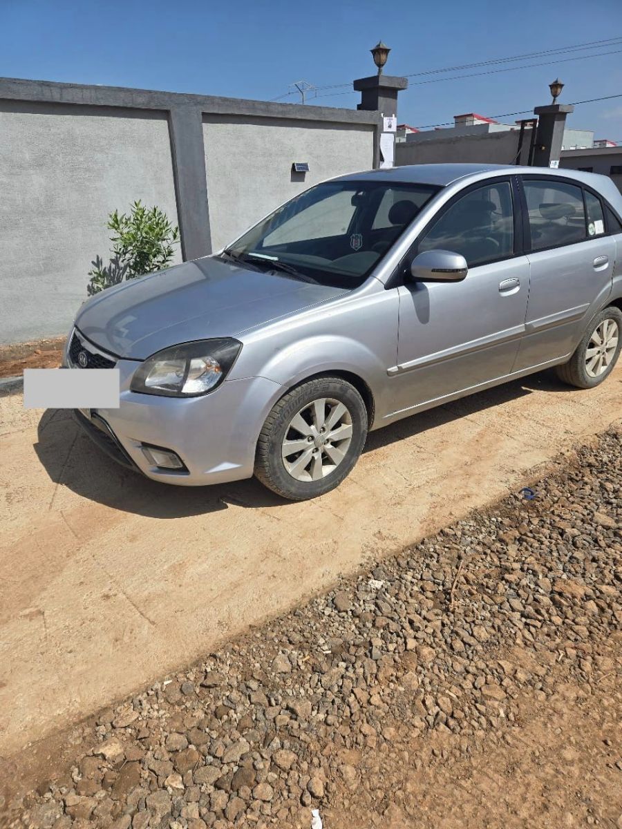 KIA Pride 2011, boîte Automatique, essence, très bon état