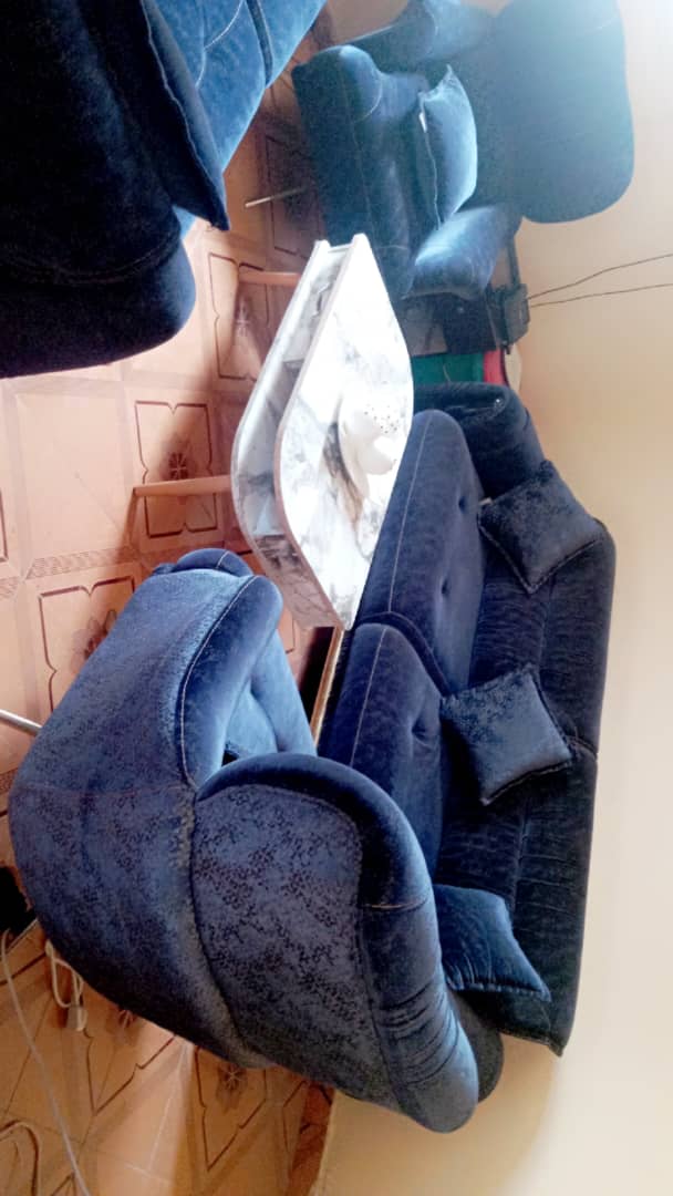 À vendre un ensemble salon et table à manger