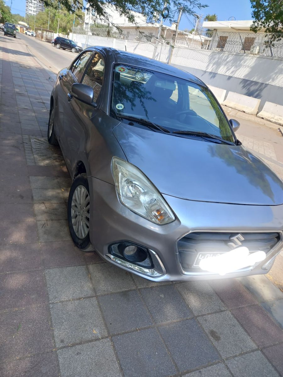 Suzuki Dzire en location avec climatisaton et boîte automatique