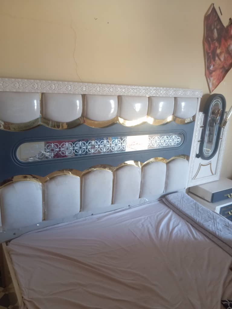 Chambre à coucher complète, presque neufs