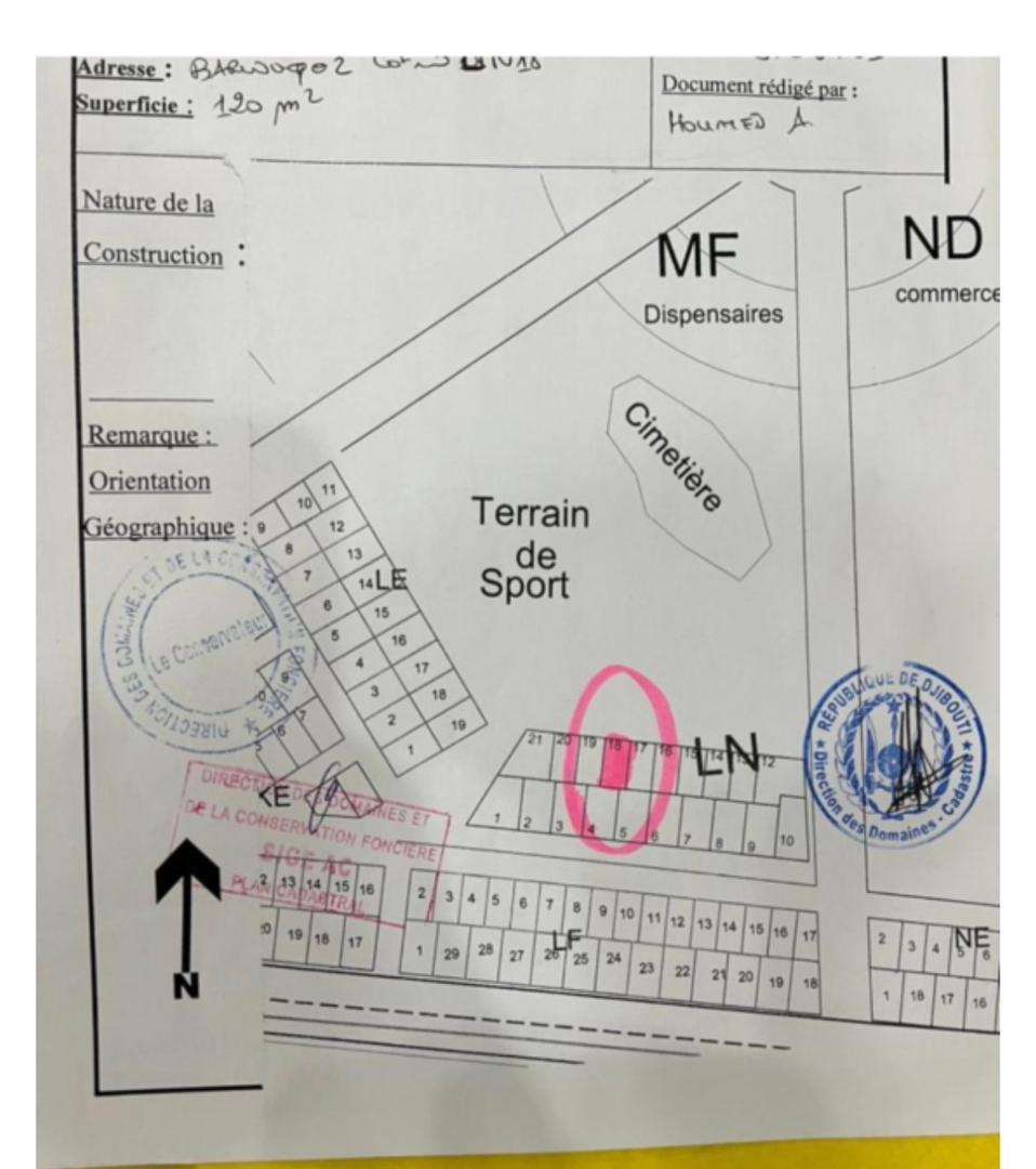 Terrain à vendre à Barwaqo 2, 120m² avec titre foncier et documents. Idéal pour projet personnel ou investissement.