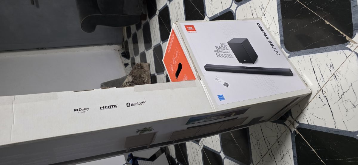 Barre de son JBL Cinema SB550 avec subwoofer sans fil - Excellent état