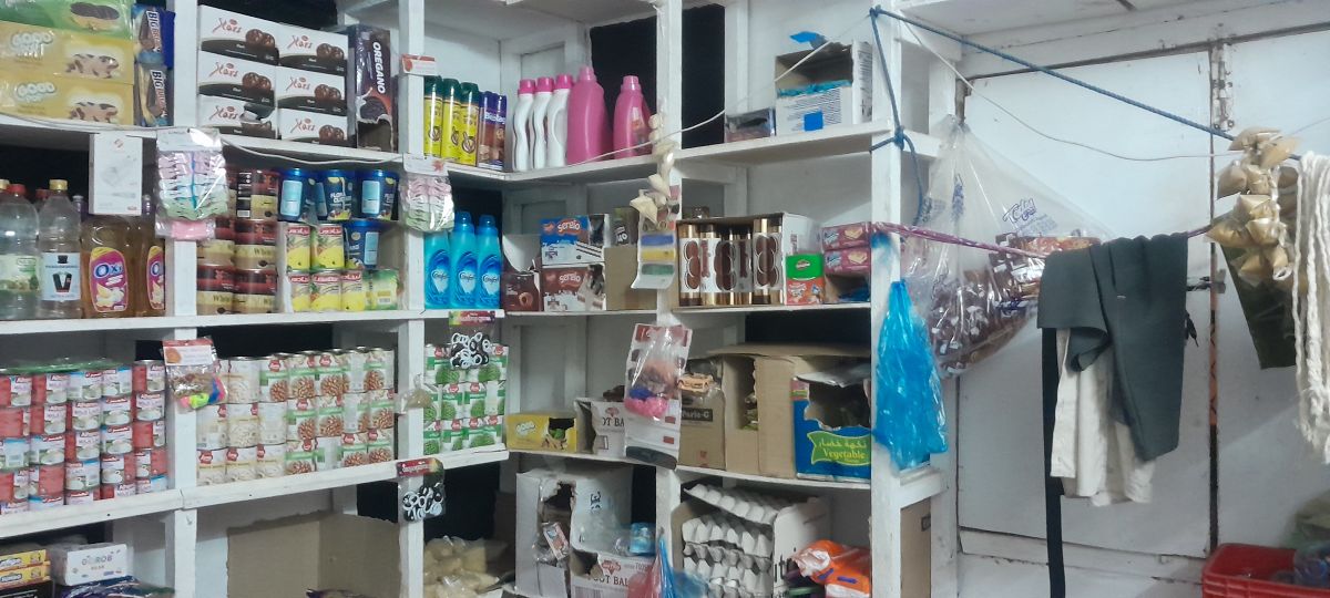 Boutique rentable en zone stratégique avec équipements de sécurité