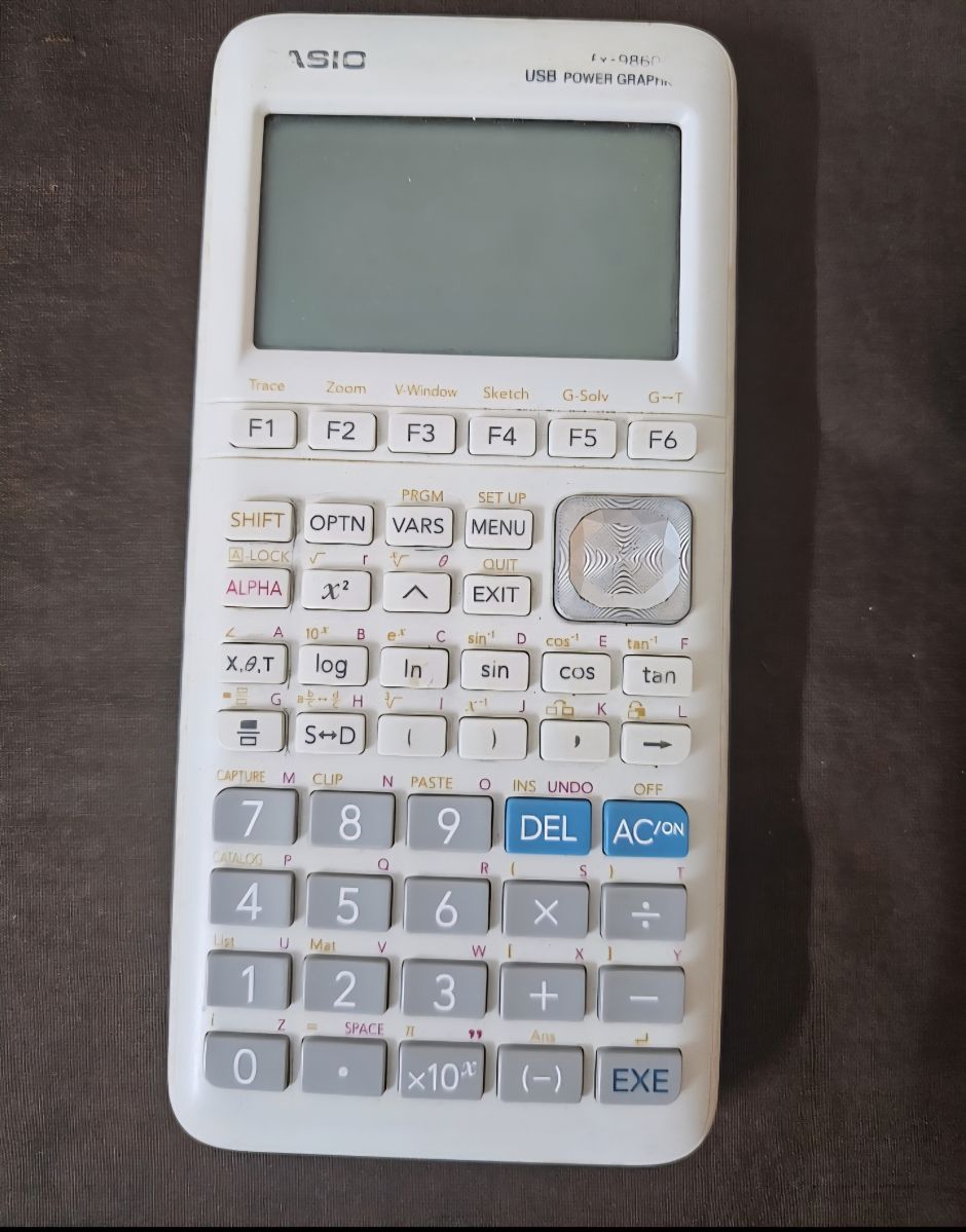 Calculatrice graphique blanche, pour le bac, en excellent état