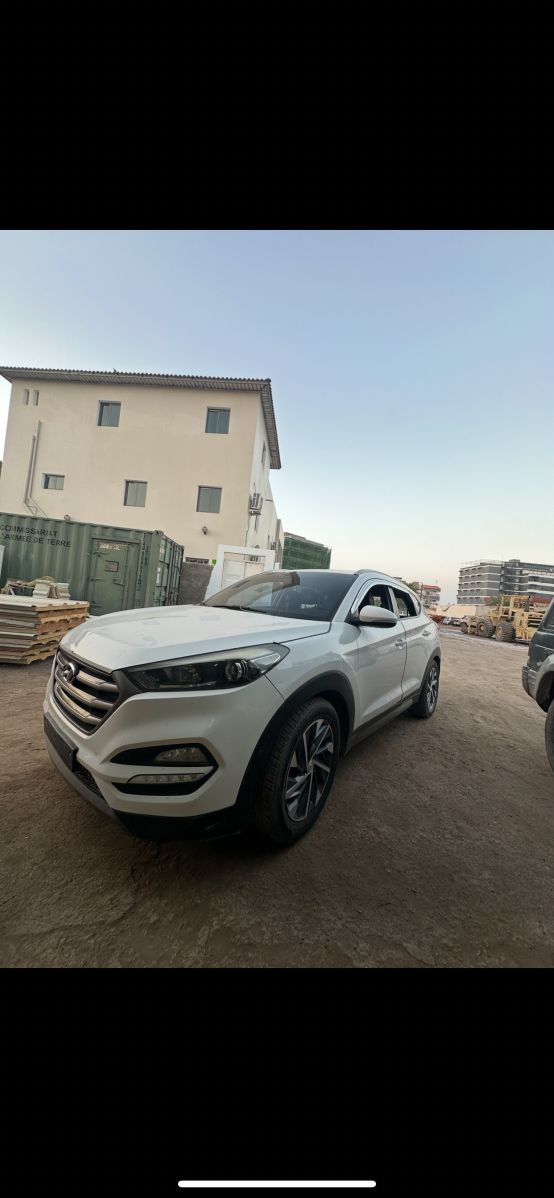 Hyundai Tucson 2017, excellent état, 4 pneus neufs, climatisation parfaite