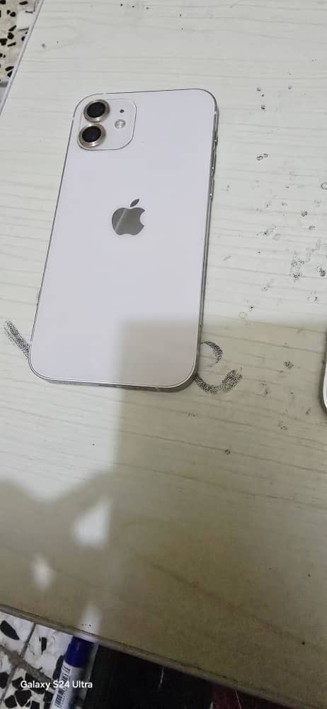 iPhone 12 Blanc 1 an, coque et verre de protection inclus