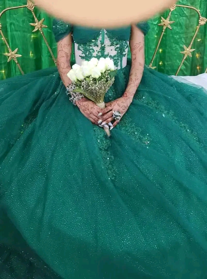 Robe verte longue, portée une fois, à vendre