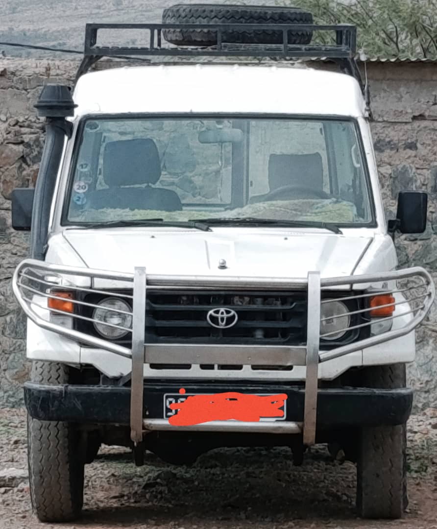 Toyota Land Cruiser 2008, diesel, 4x4 tout-terrain robuste et puissant