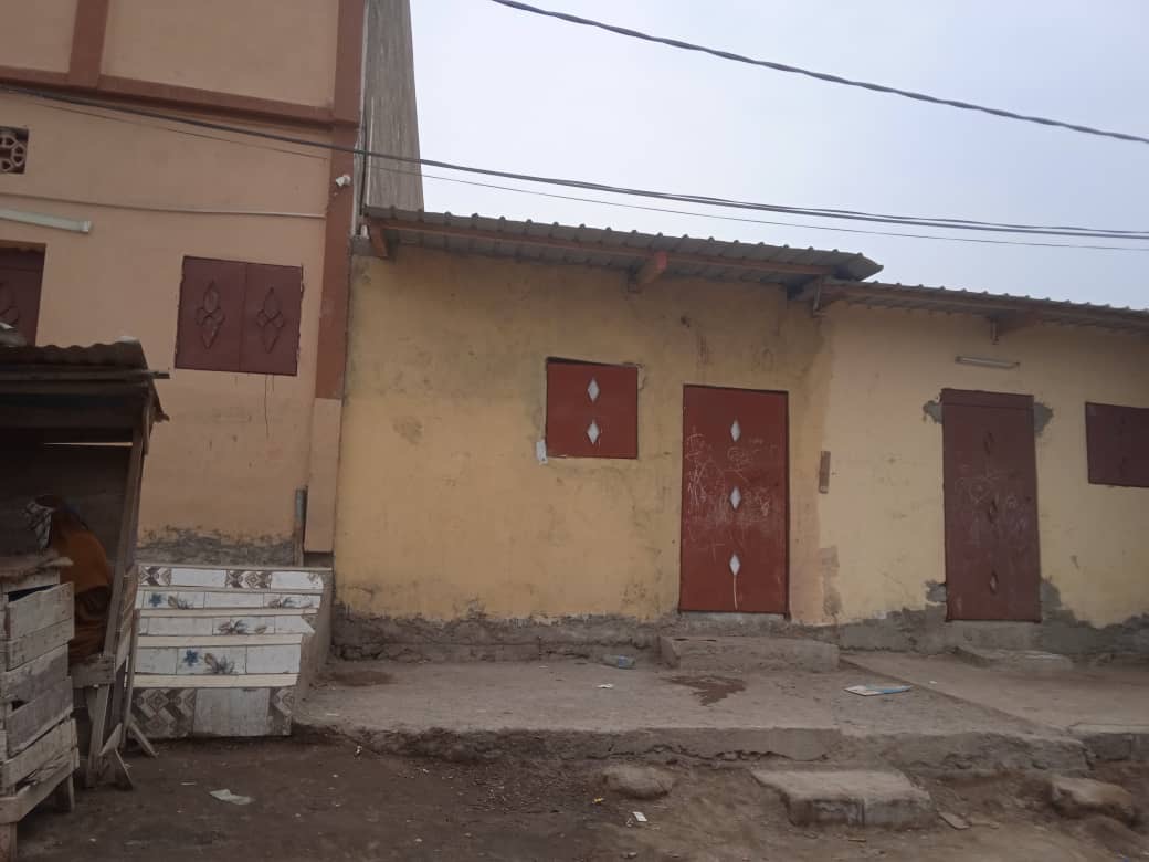 Local commercial à louer à Q6