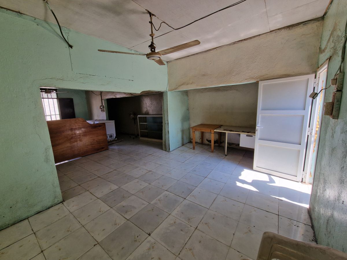 Local commercial spacieux au zone industrielle sur la route de Sogik avec équipement proche de la station Rubis