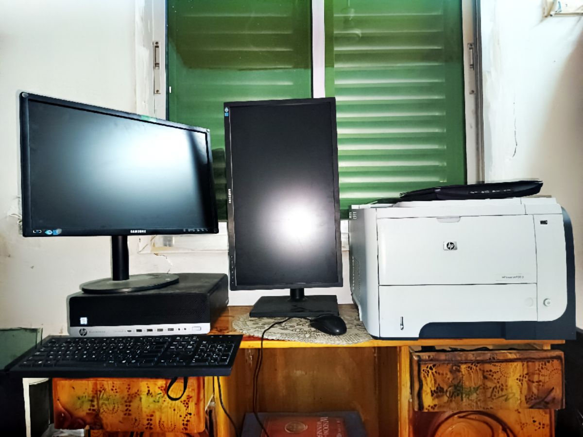 Lot de 5 PC et 4 imprimantes avec caméra de sécurité - parfait pour un nouveau supercafé