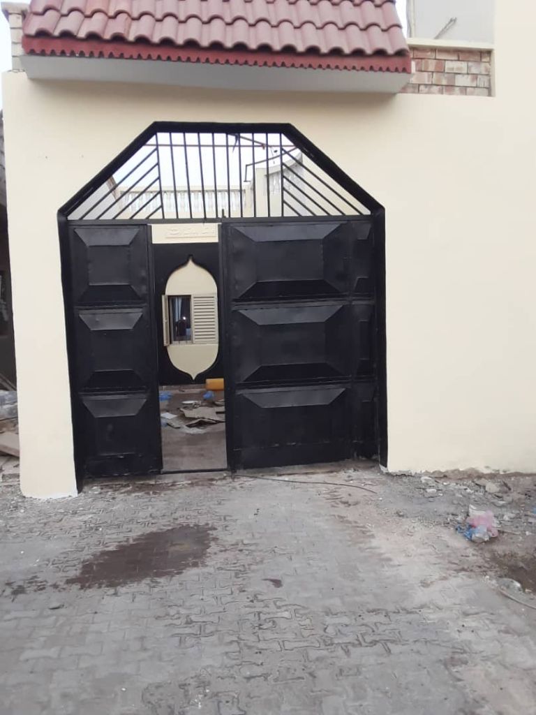 Maison F4 avec parking à louer à Cité Cheick Moussa