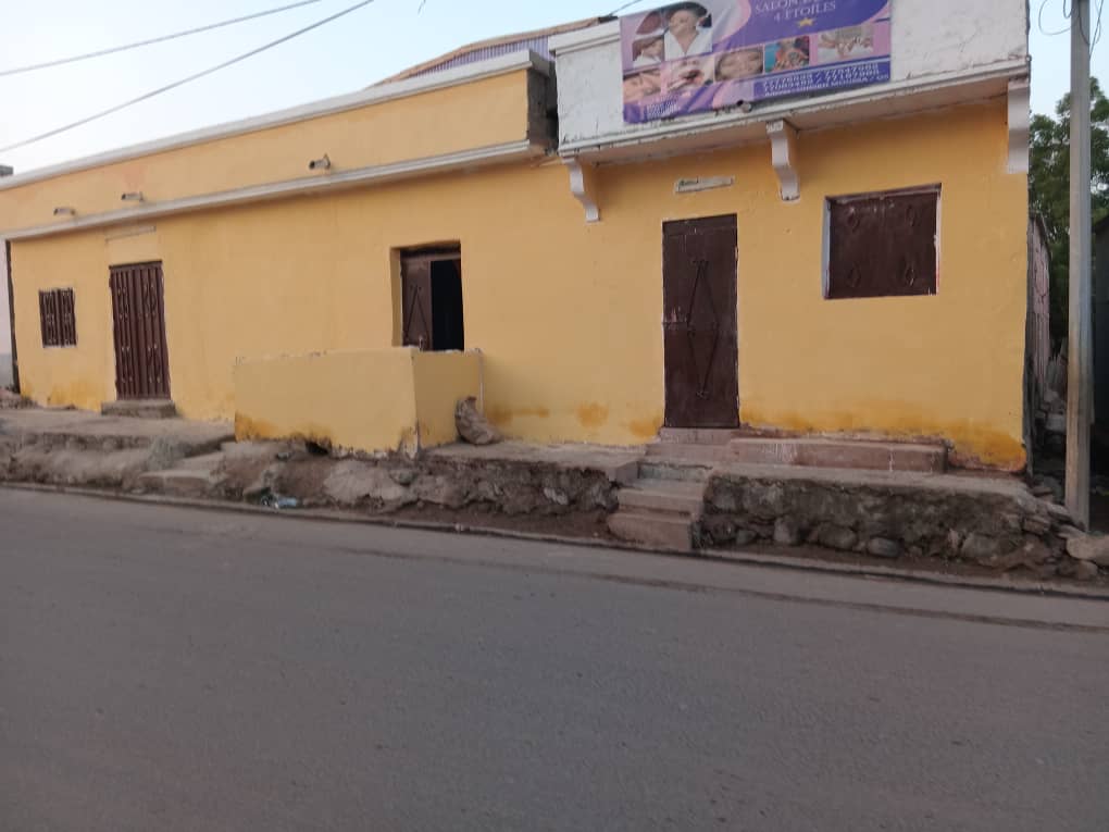 Maison F4 avec local commercial à Balbala Cheick Moussa