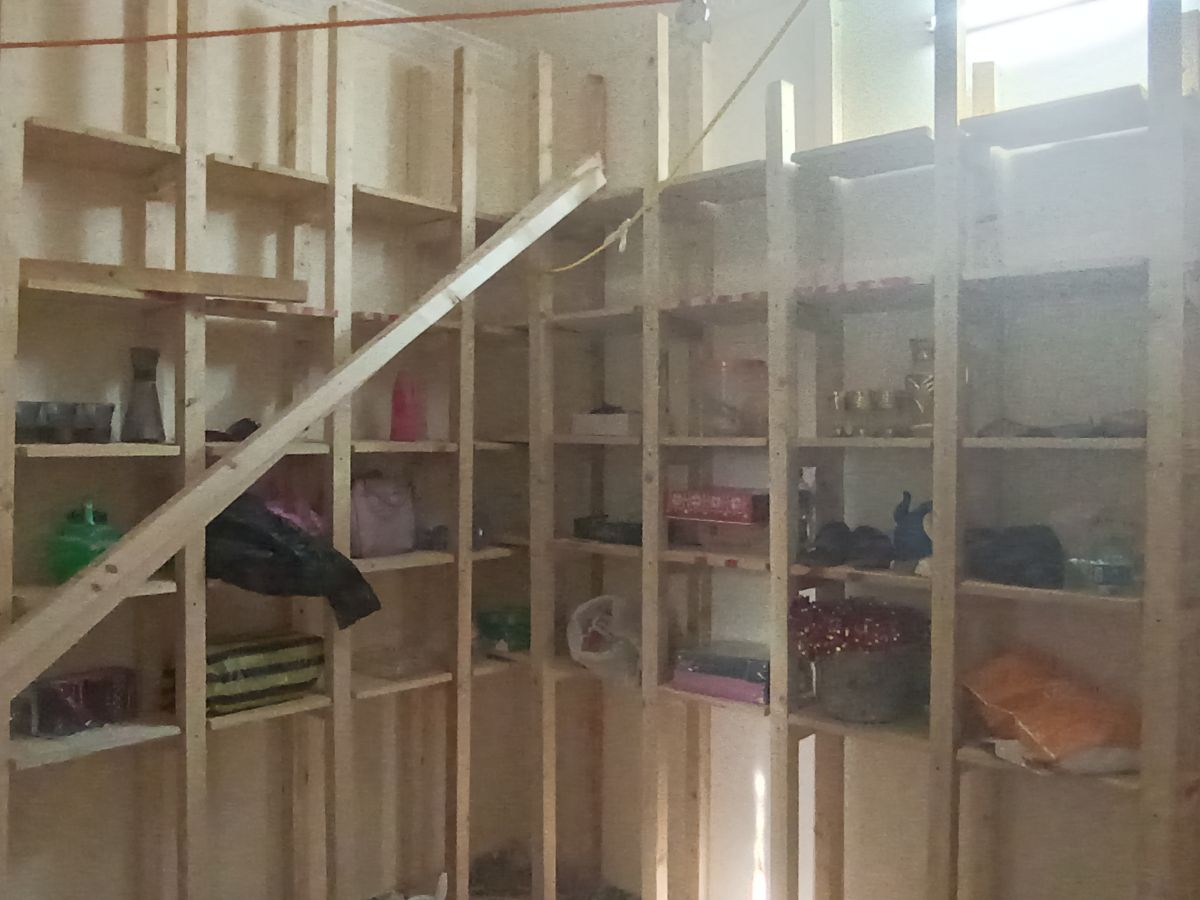 Étagères neuves à prix négociable