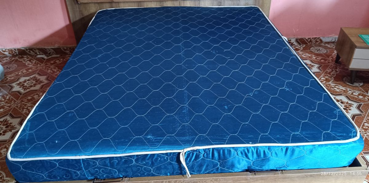 Matelas médical 2m x 1,60m, négociable