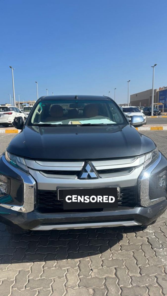 Pick-up Mitsubishi L200 2022 en excellent état, diesel, boîte automatique