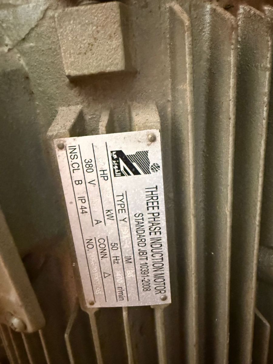 Moteur triphasé 22 CV et 30 kWh, neuf, jamais utilisé