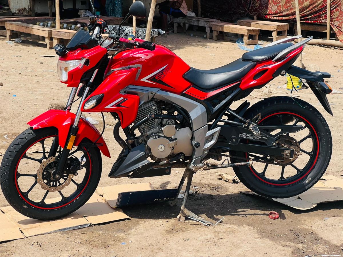 Moto Senke Shark 200, excellent état, prix négociable