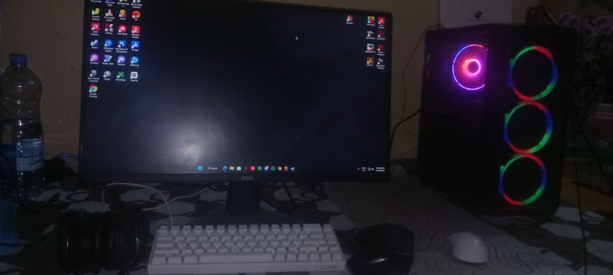 PC Gamer MSI 180Hz, Ryzen 5 5600x, RX 6650XT, 16GB RAM, SSD 1To