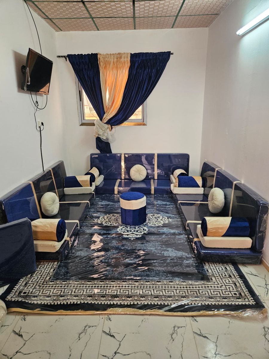 Qaaci bleu pour mariés - comme neuf avec tapis et rideaux inclus