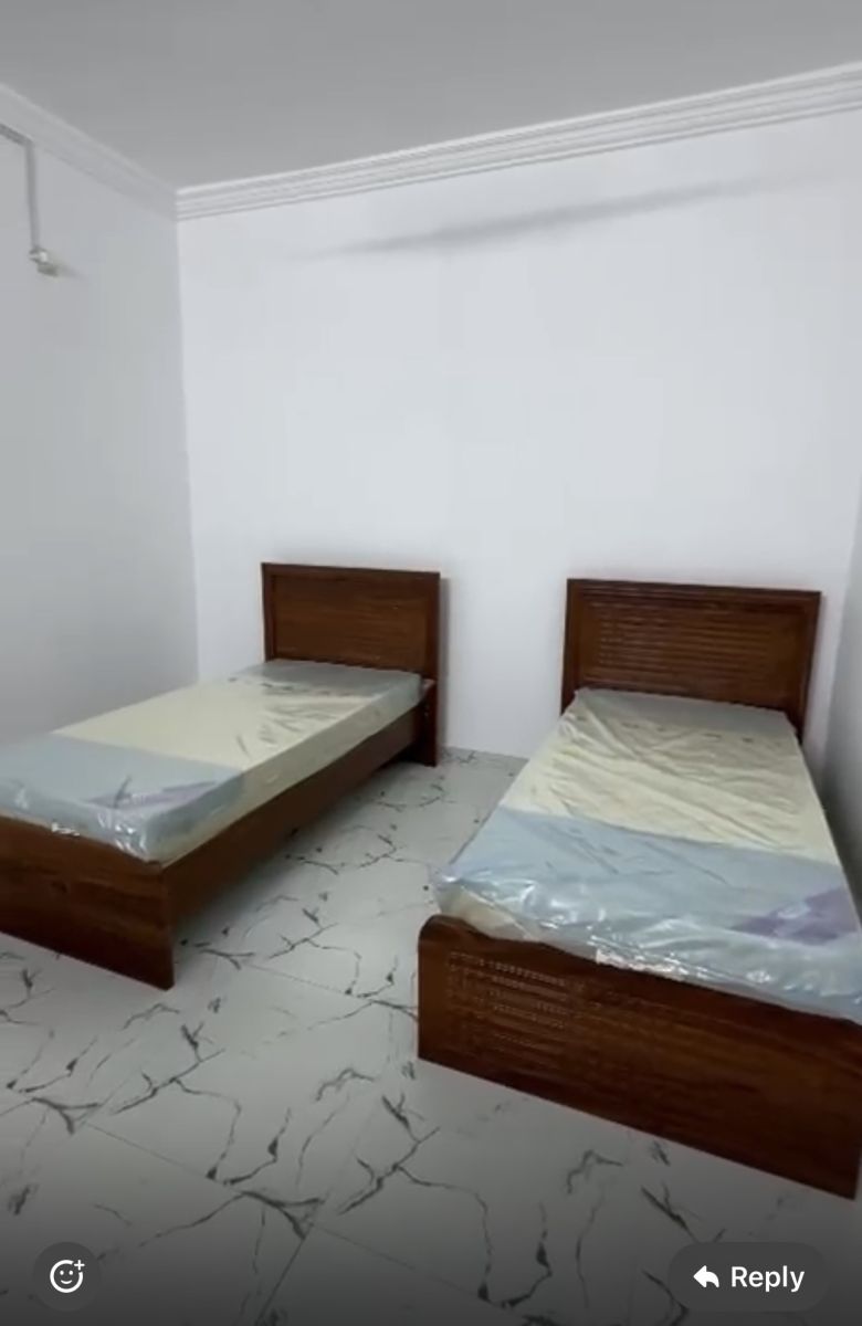 Lit simple pour tous les styles de chambre