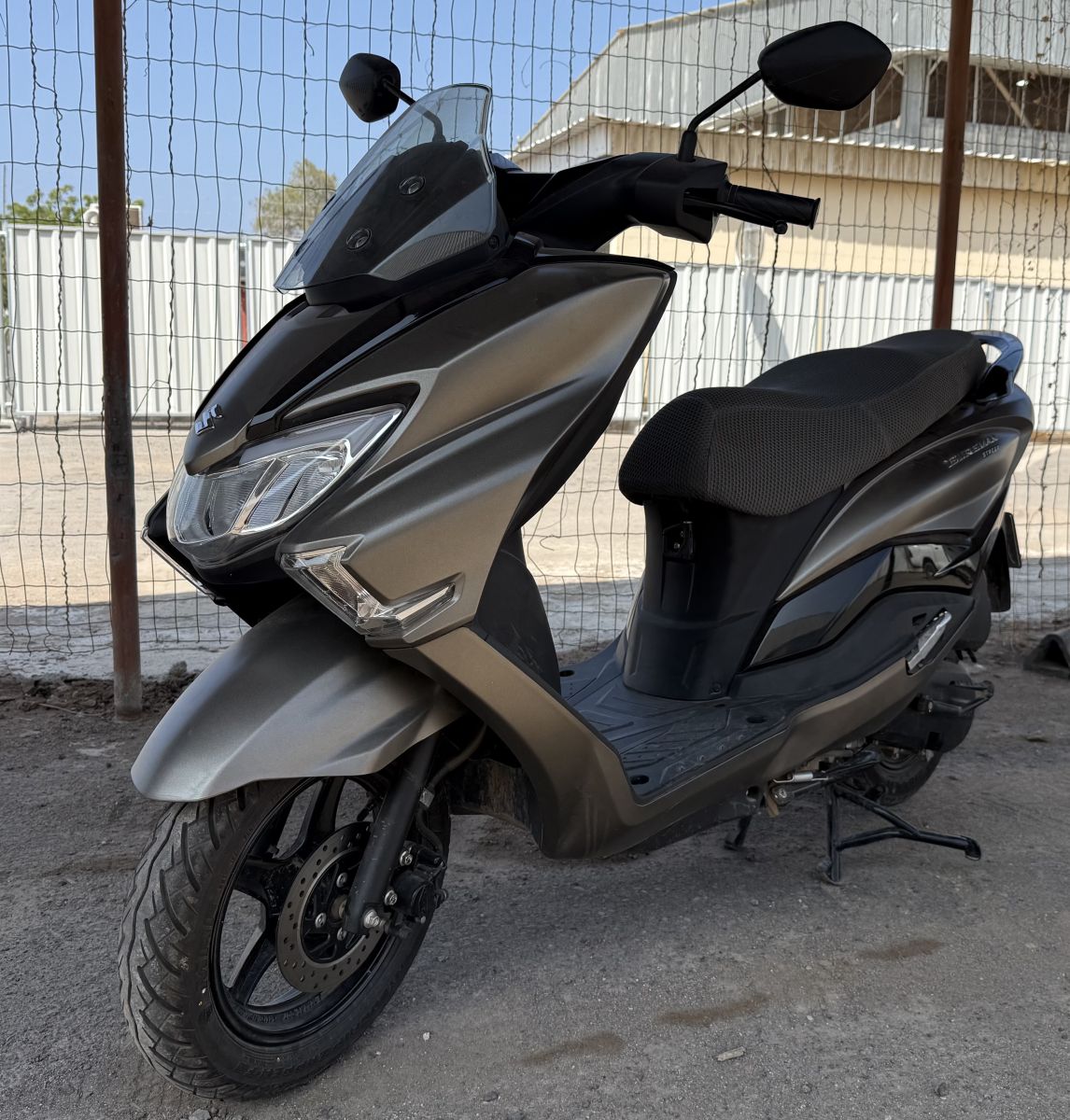 Suzuki 125 Burgman 2025 Silver, sous garantie et faible kilométrage