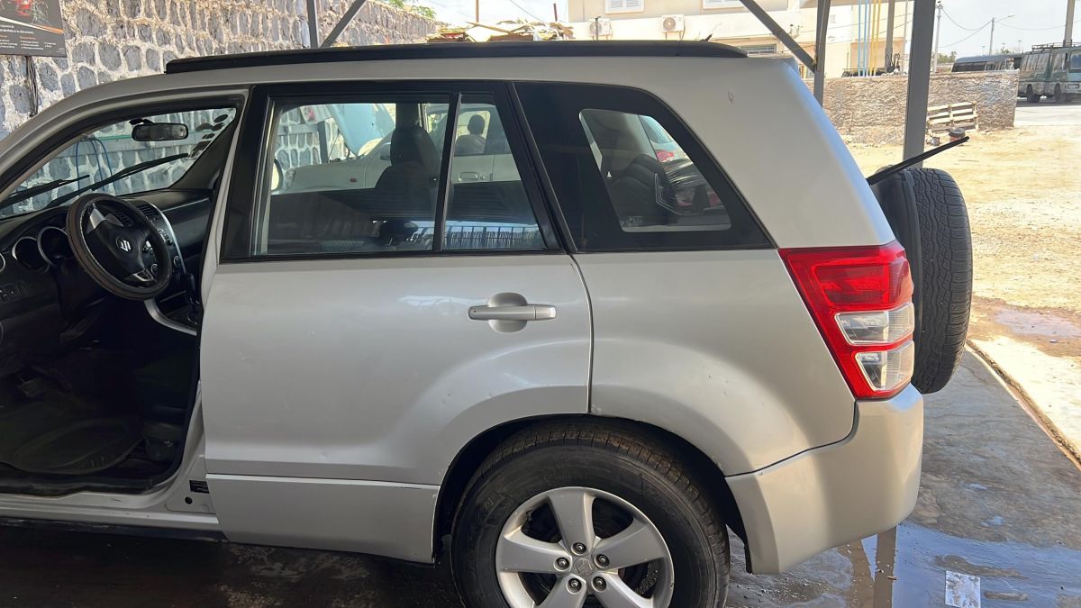 Suzuki Vitara essence, automatique, très bien entretenu