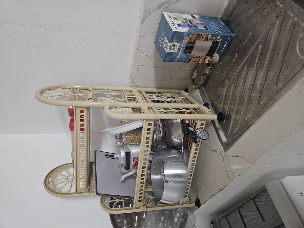 Articles de cuisine et de toilette neufs à vendre