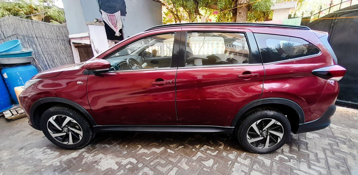 Toyota Rush 2022, essence, état quasi neuf, 20 000 km