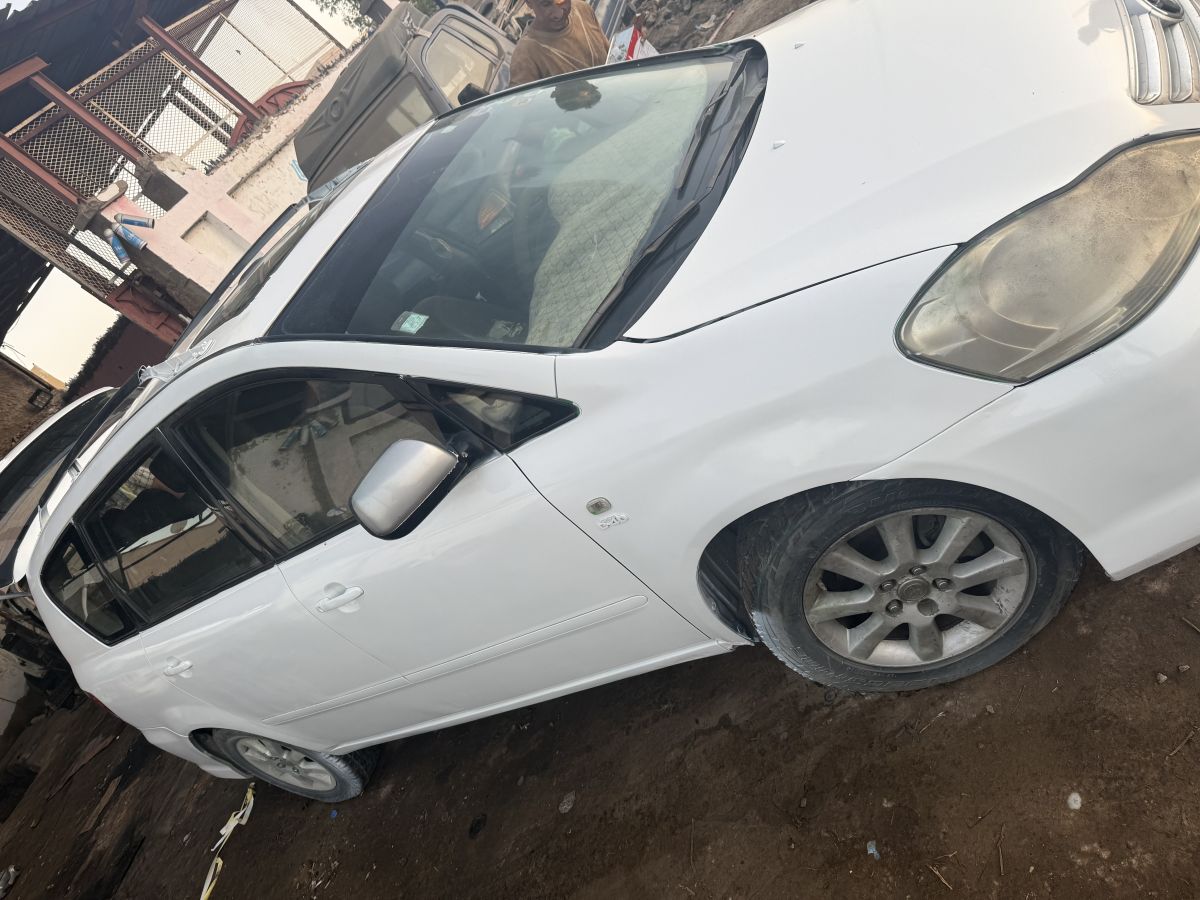 Toyota Versa 2017, 7 places, familiale