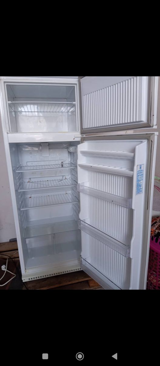 Réfrigérateur neuf à vendre, excellent état