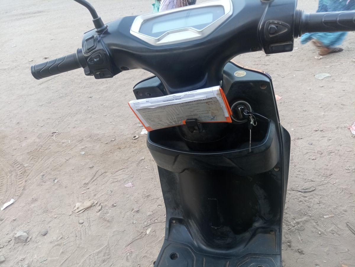 Moto électrique neuve avec carte grise et clés de secours