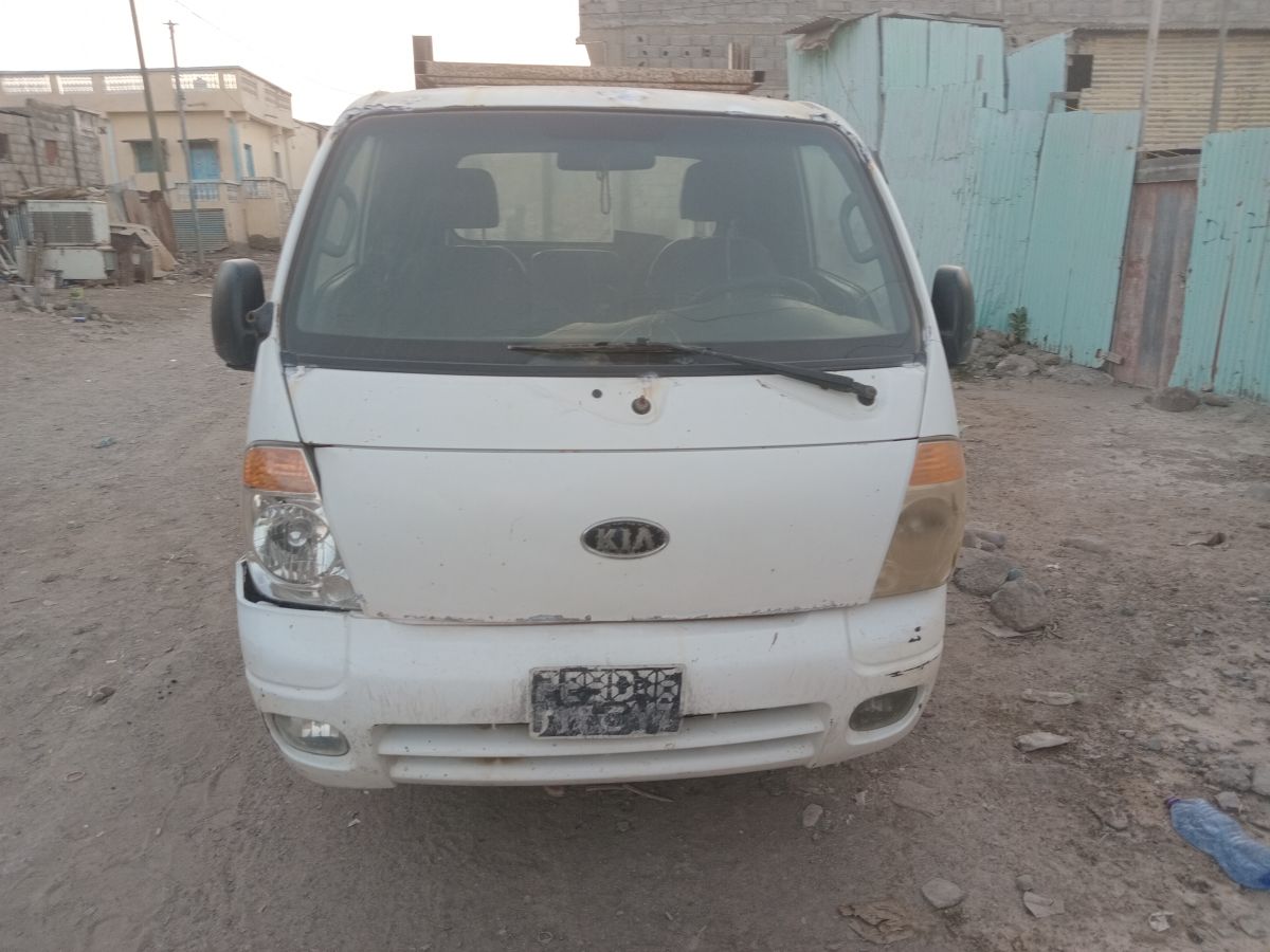 Dîna Kia en bon état, moteur vierge, noir D76