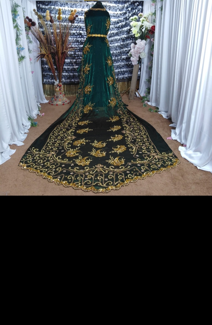 Robe de mariée de Dubaï avec accessoires complets en vente flash